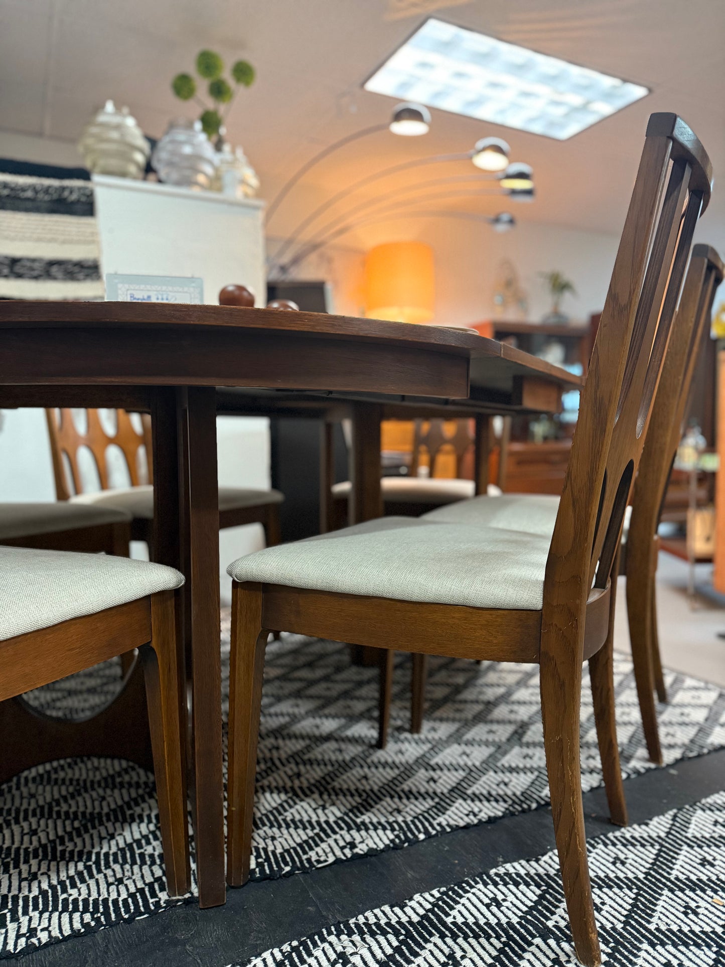 Broyhill Brasilia Dining Room Set