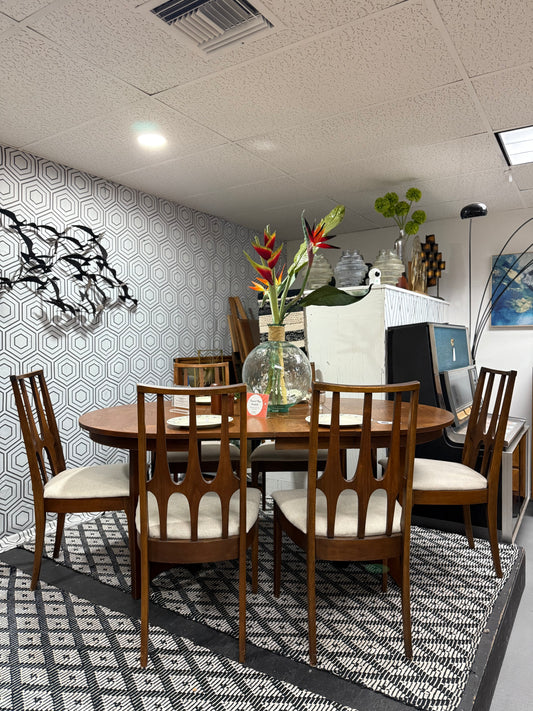 Broyhill Brasilia Dining Room Set