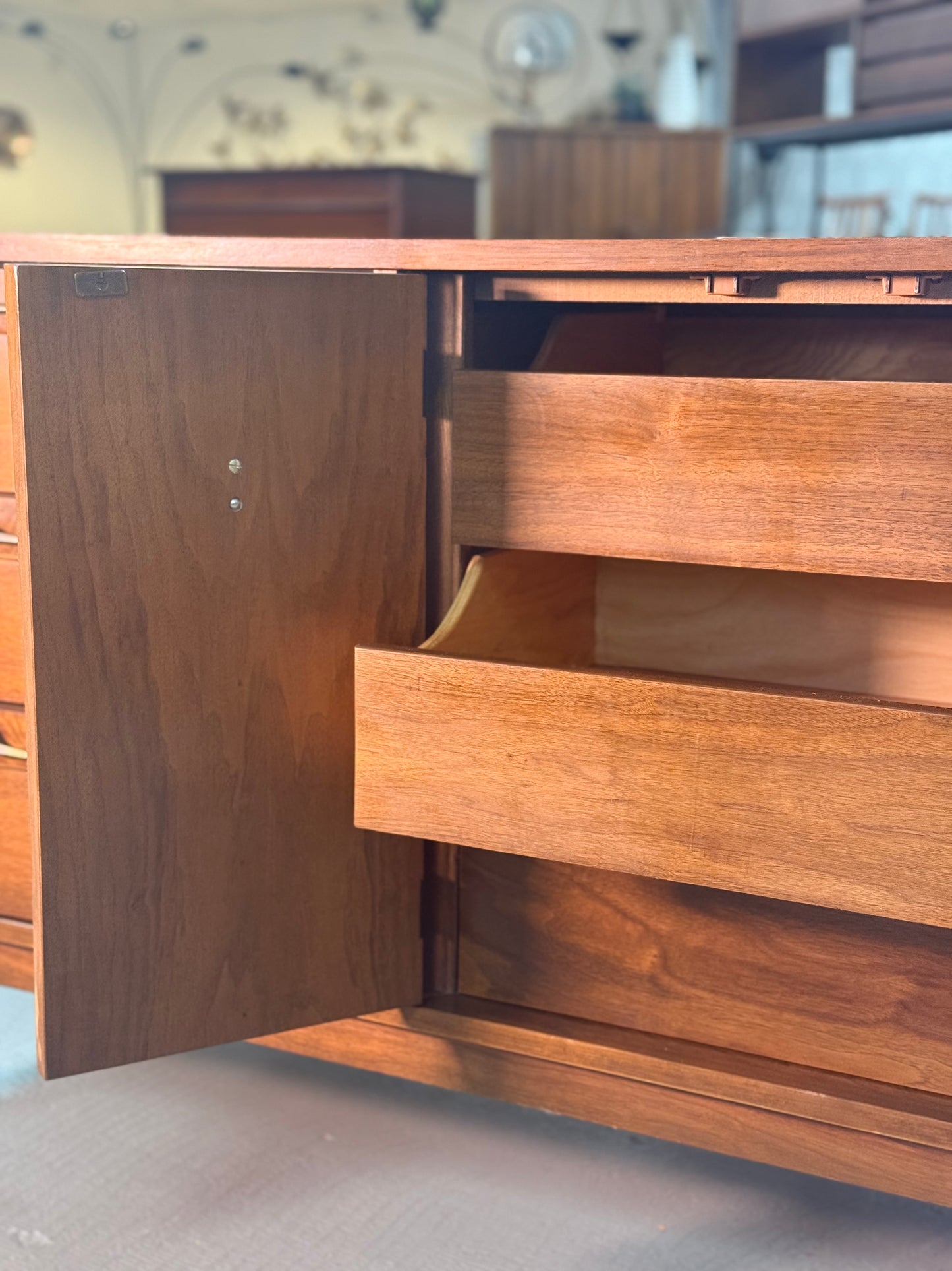 Lenoir House 9 Drawer Dresser