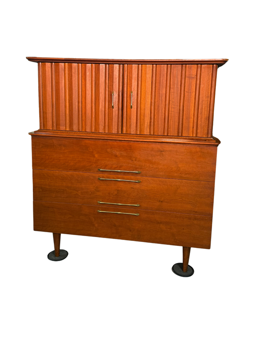 United Gentleman’s Armoire