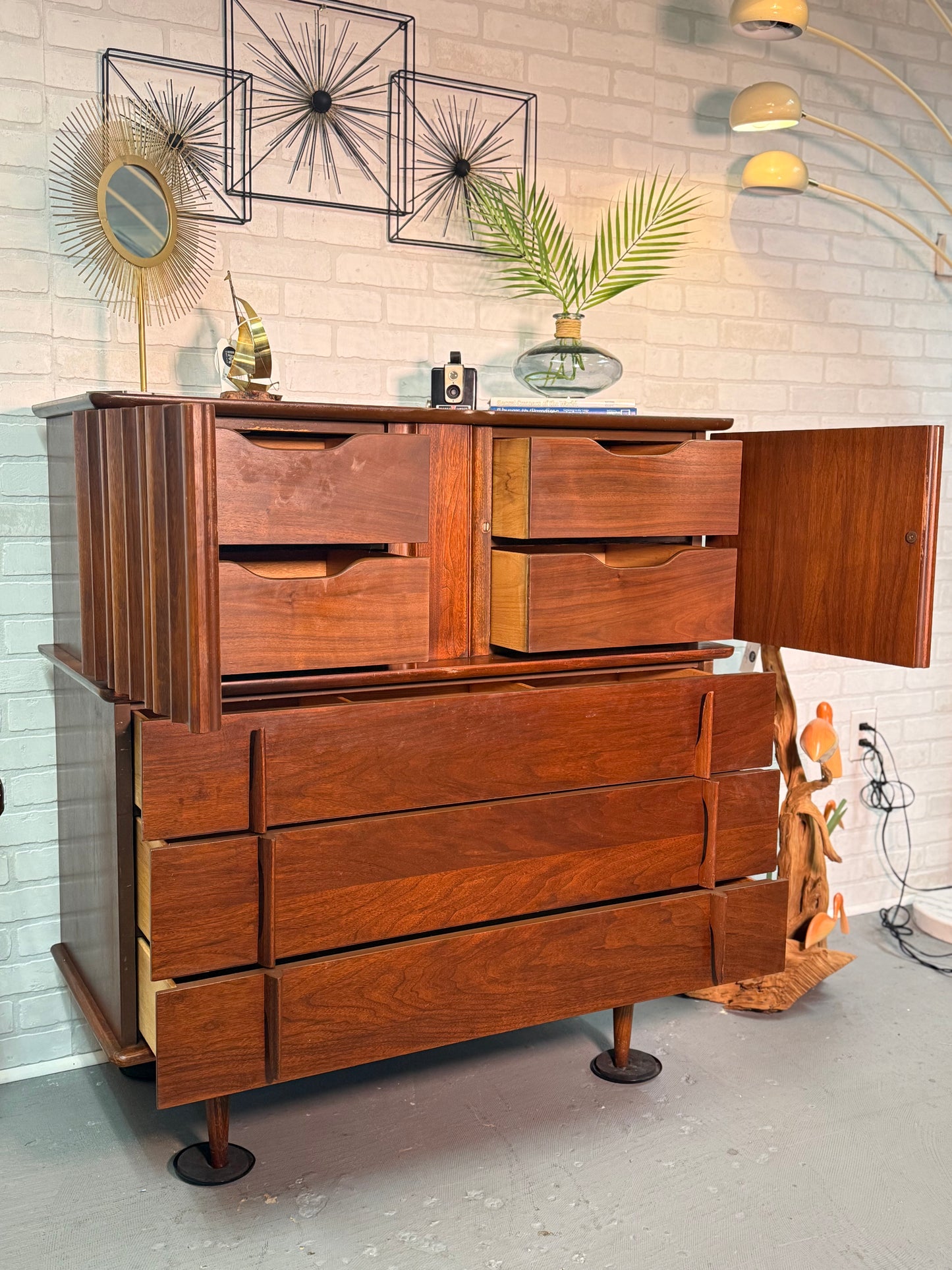 United Gentleman’s Armoire