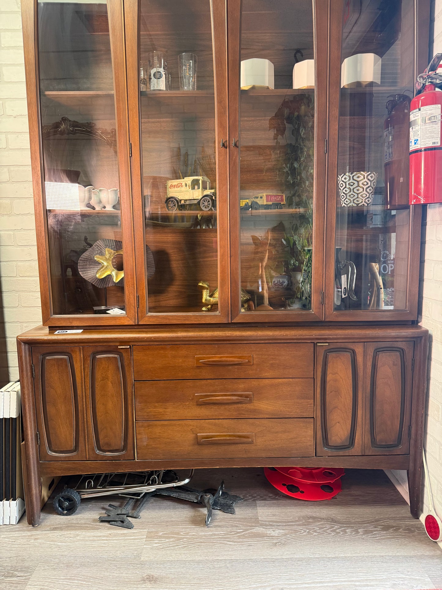 Broyhill Emphasis Credenza w/ Hutch Topper