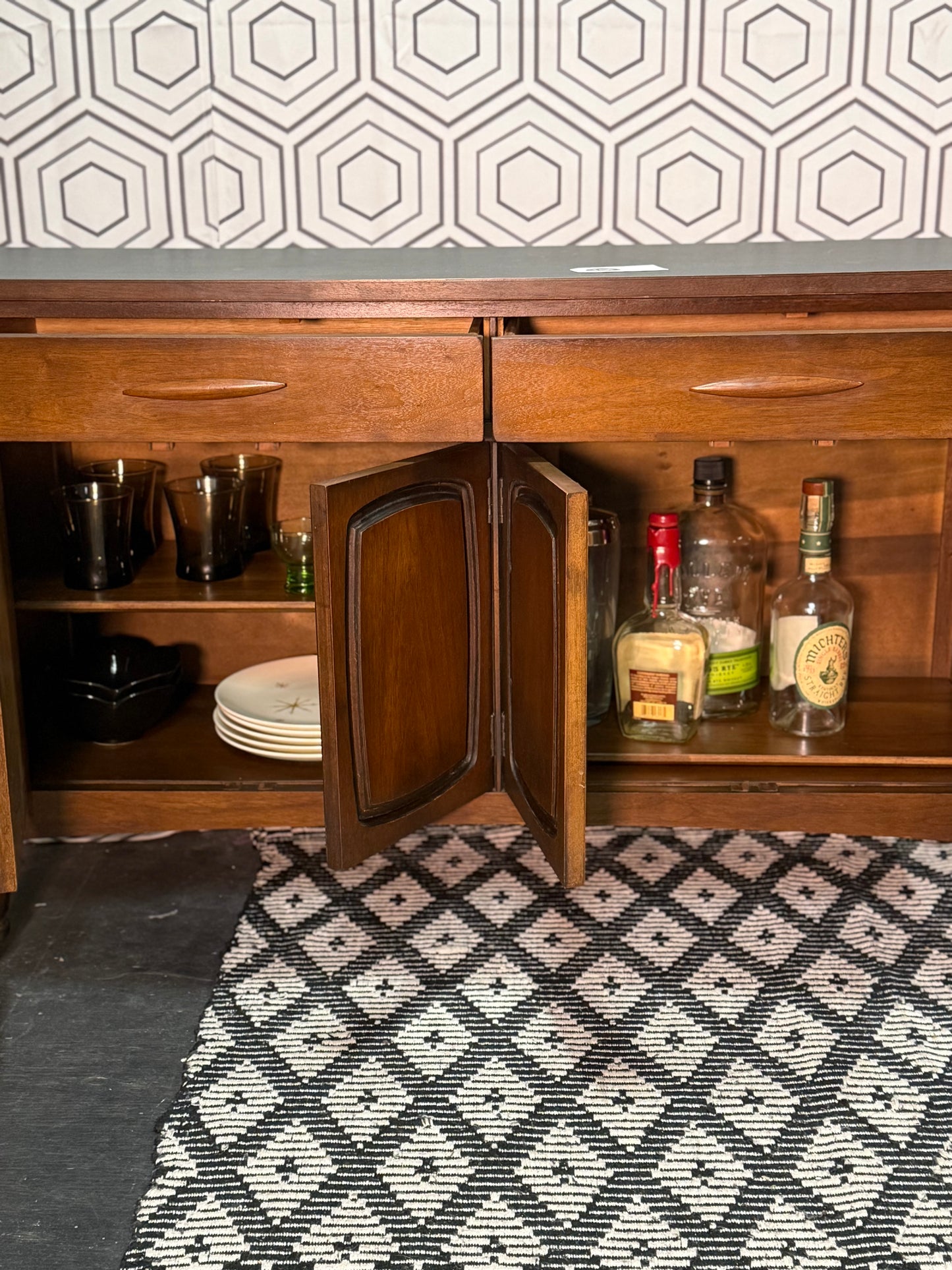 Emphasis Bar Cart