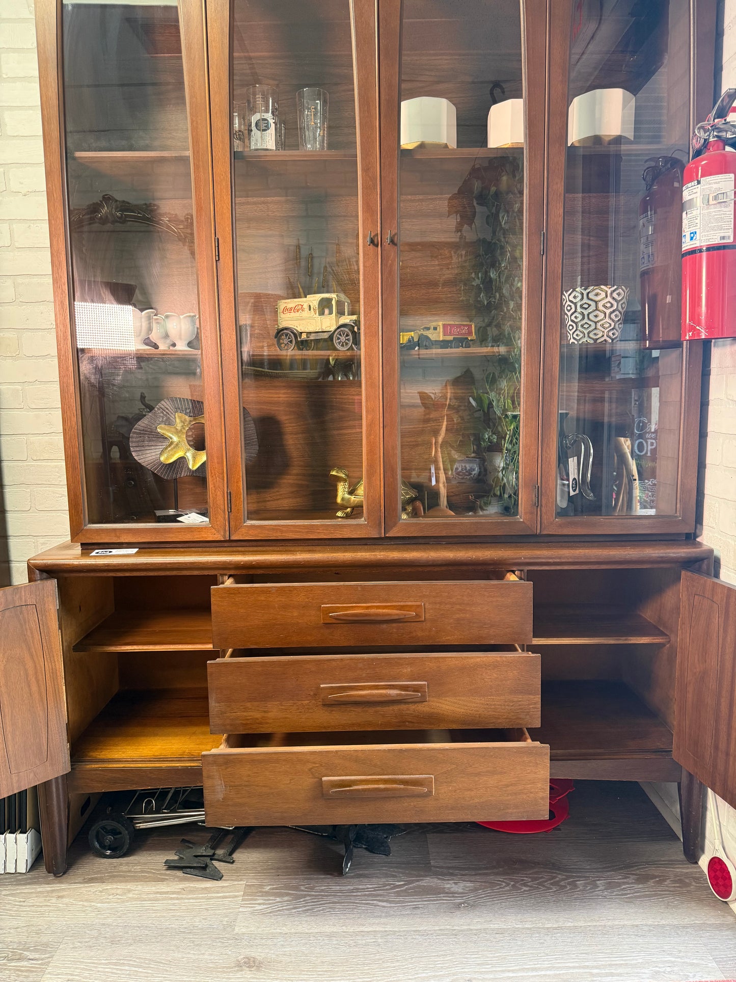 Broyhill Emphasis Credenza w/ Hutch Topper