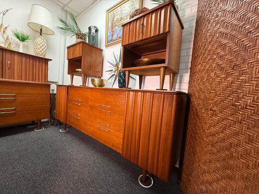United 4 Piece Bedroom Set MCM