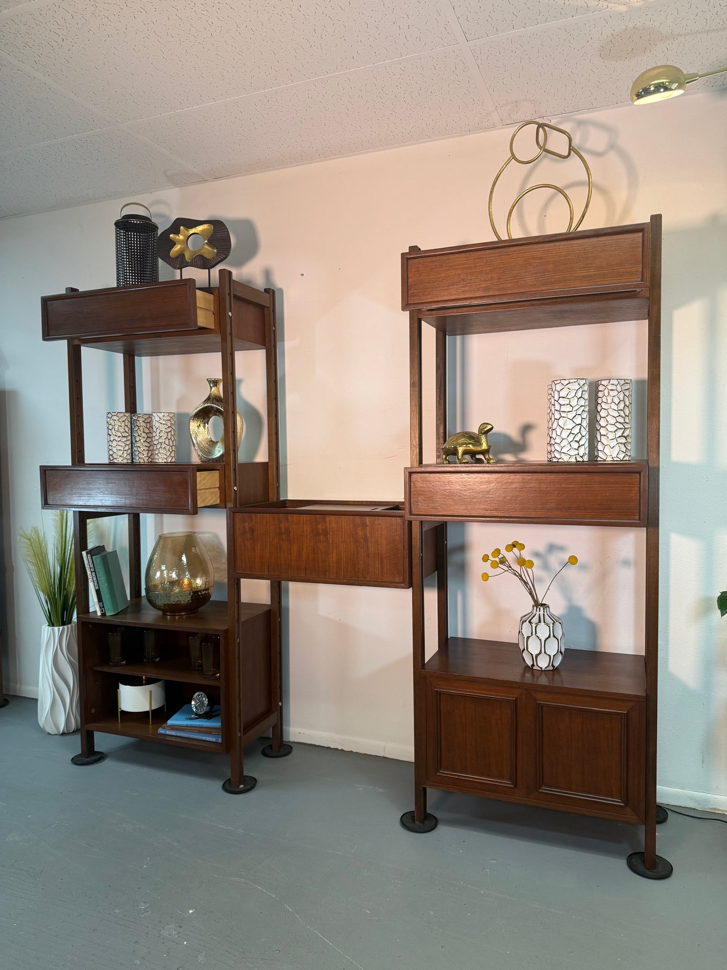 MCM Wall Unit