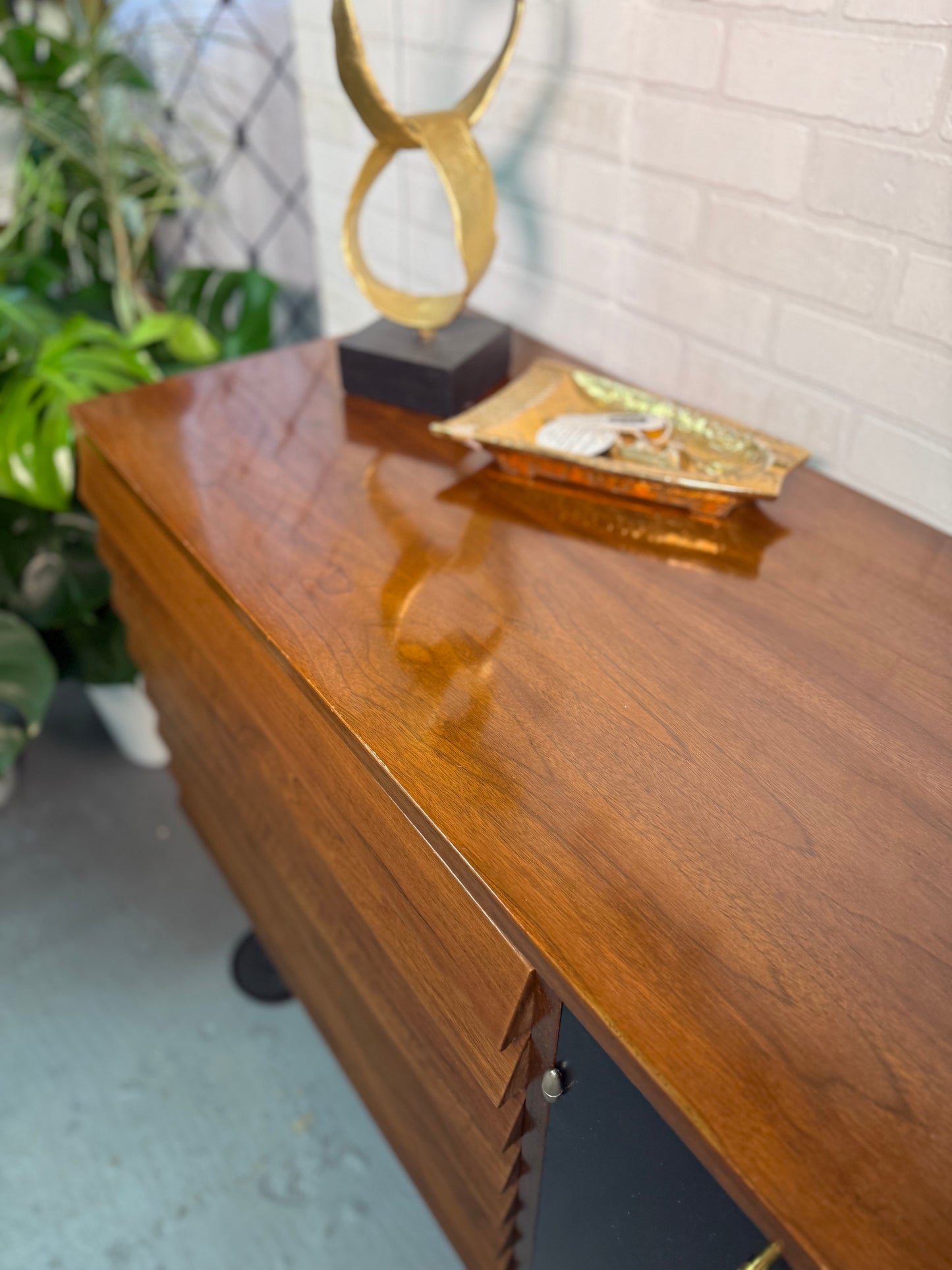 American of Martinsville Dresser