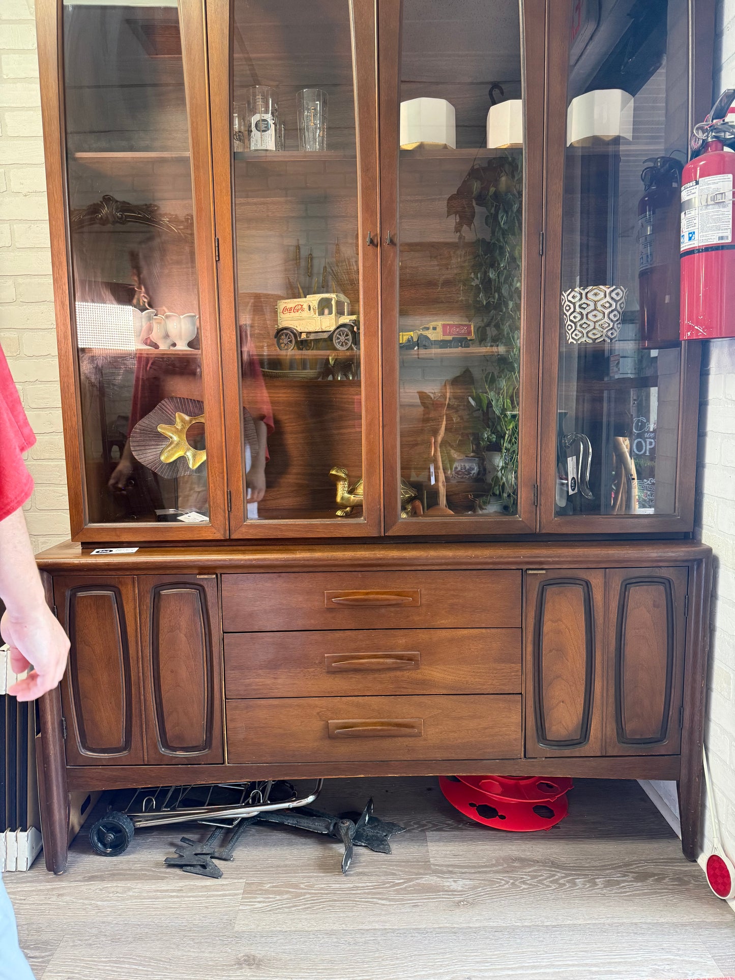 Broyhill Emphasis Credenza w/ Hutch Topper