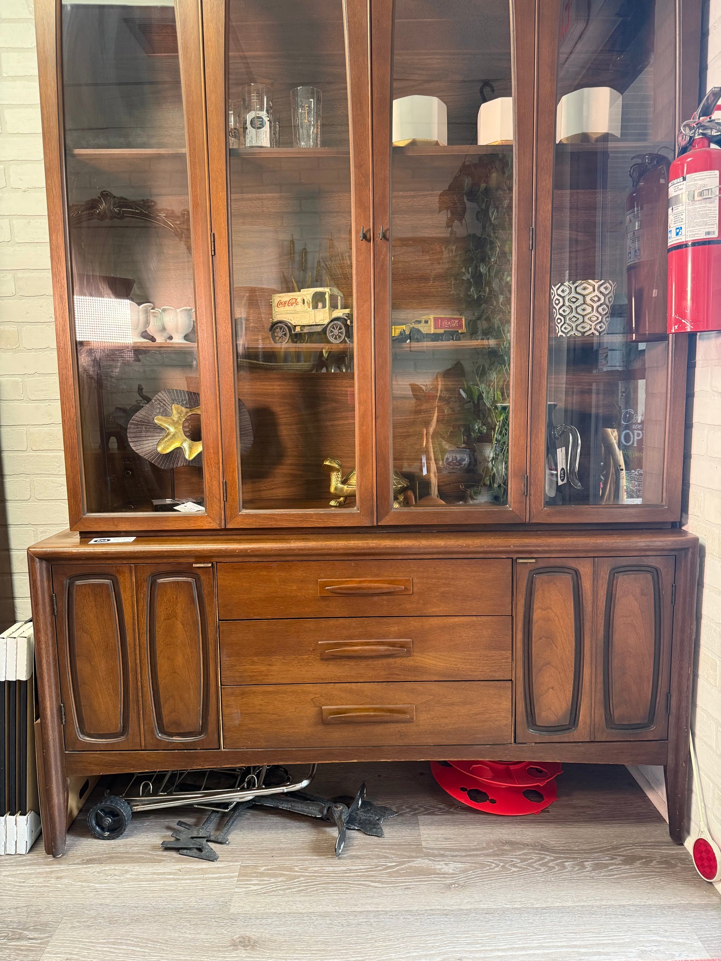 Broyhill Emphasis Credenza w/ Hutch Topper