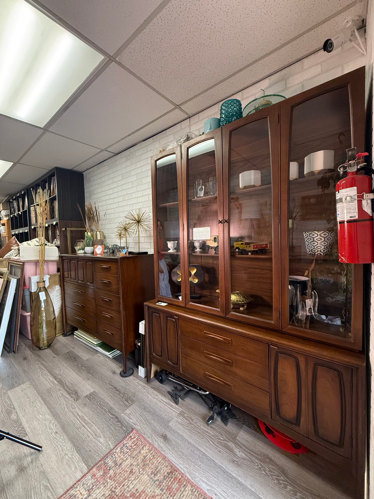 Broyhill Emphasis Credenza w/ Hutch Topper