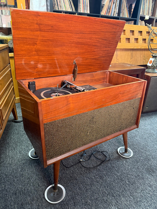 Delmonico working stereo
