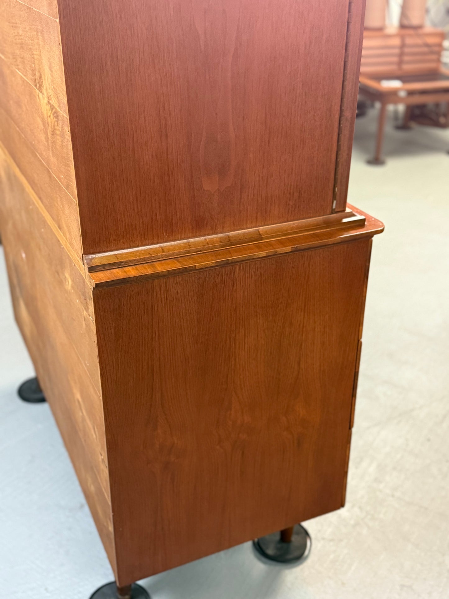 United Gentleman’s Armoire