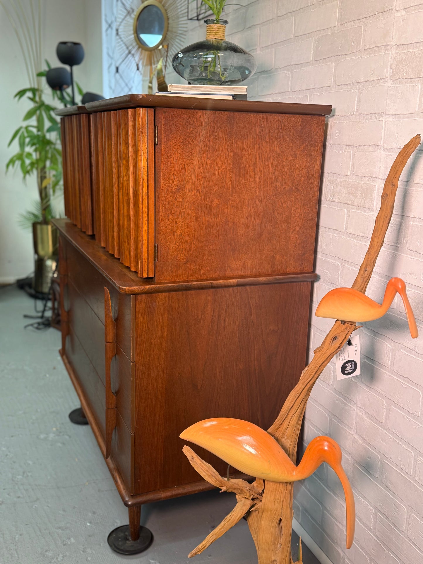 United Gentleman’s Armoire