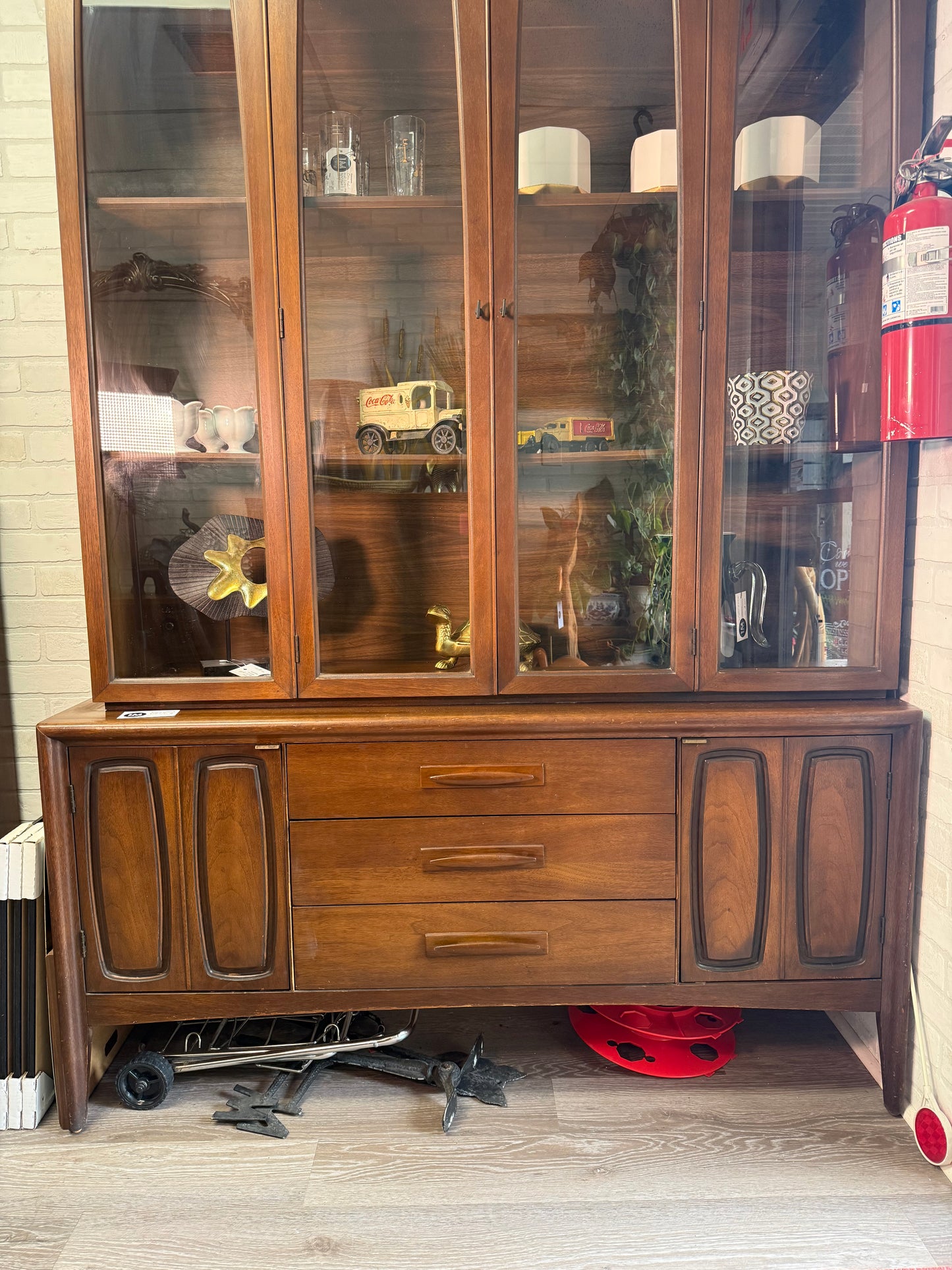 Broyhill Emphasis Credenza w/ Hutch Topper