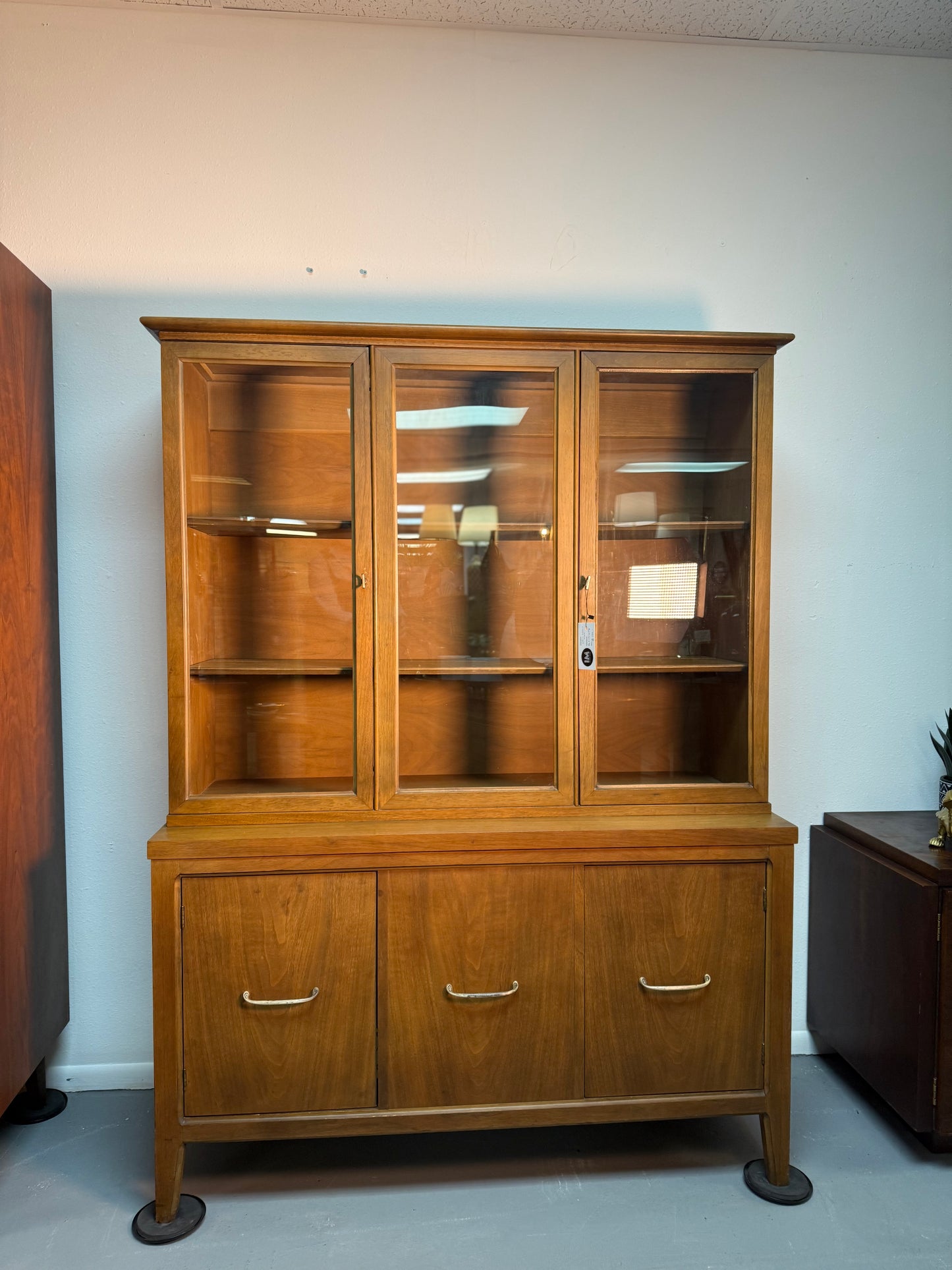 China Cabinet Hutch