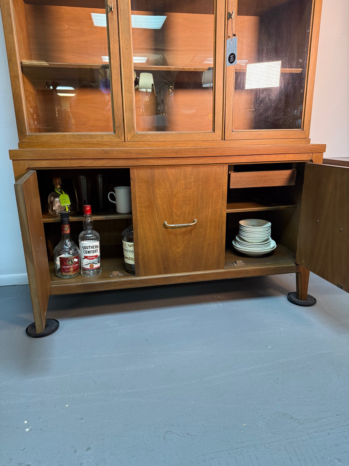 China Cabinet Hutch
