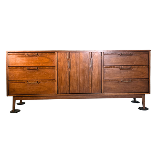 Lenoir House 9 Drawer Dresser