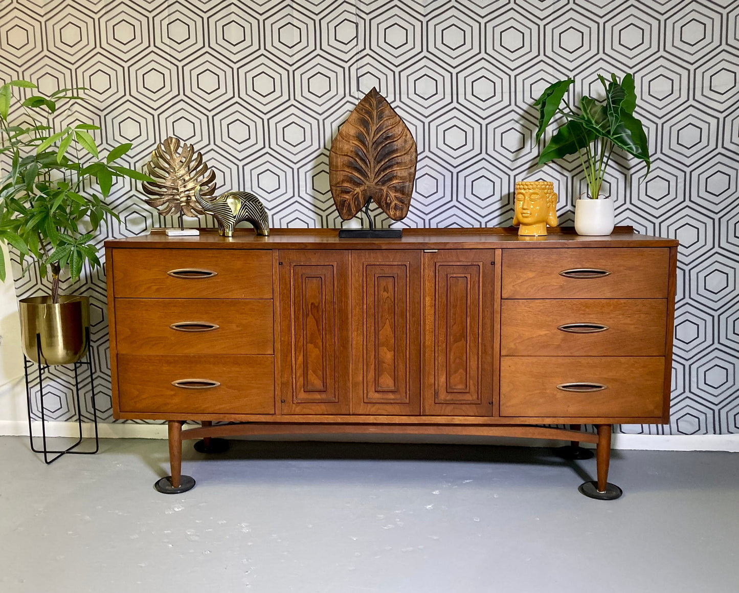 Mid-Century Modern Broyhill Sculptra Long Dresser