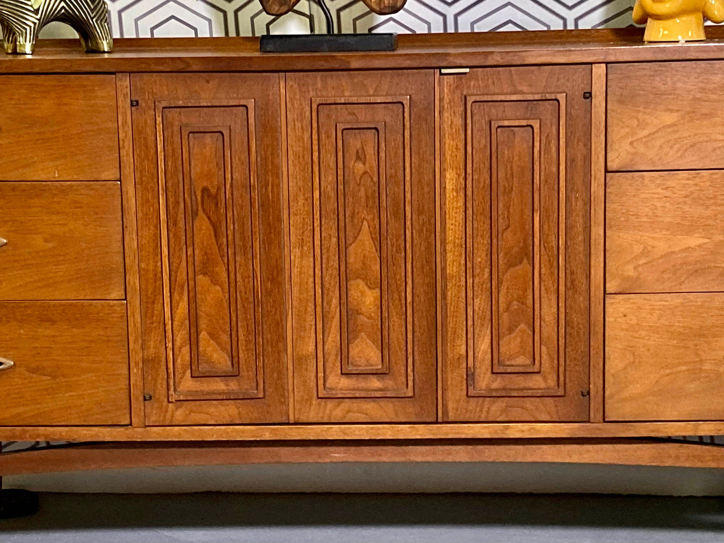 Mid-Century Modern Broyhill Sculptra Long Dresser