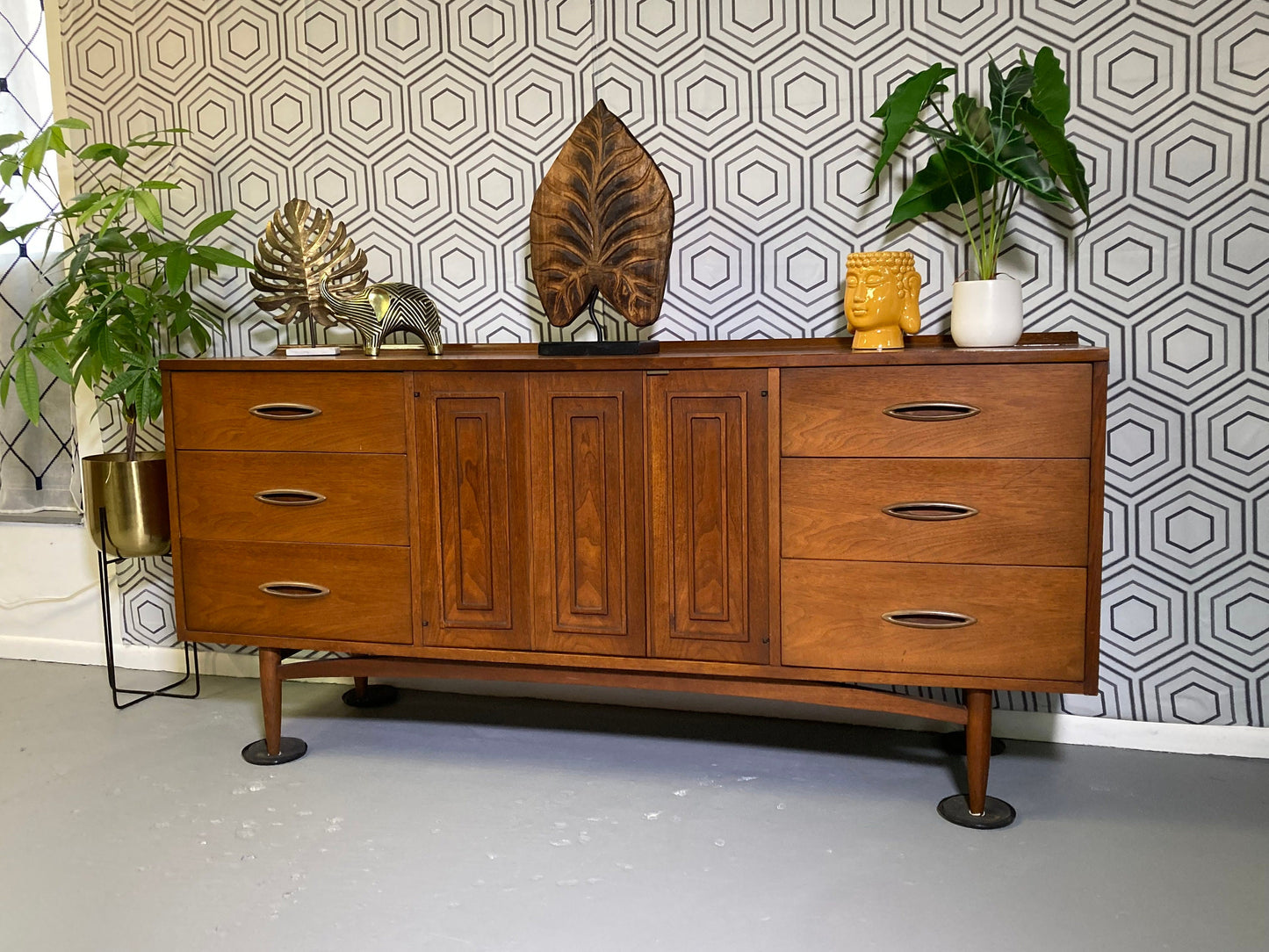 Mid-Century Modern Broyhill Sculptra Long Dresser